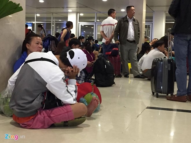 Va vat o san bay Tan Son Nhat tu 4h sang 29 Tet hinh anh 6