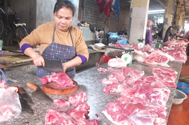30 Tết, rau xanh tăng giá, thịt lợn giảm