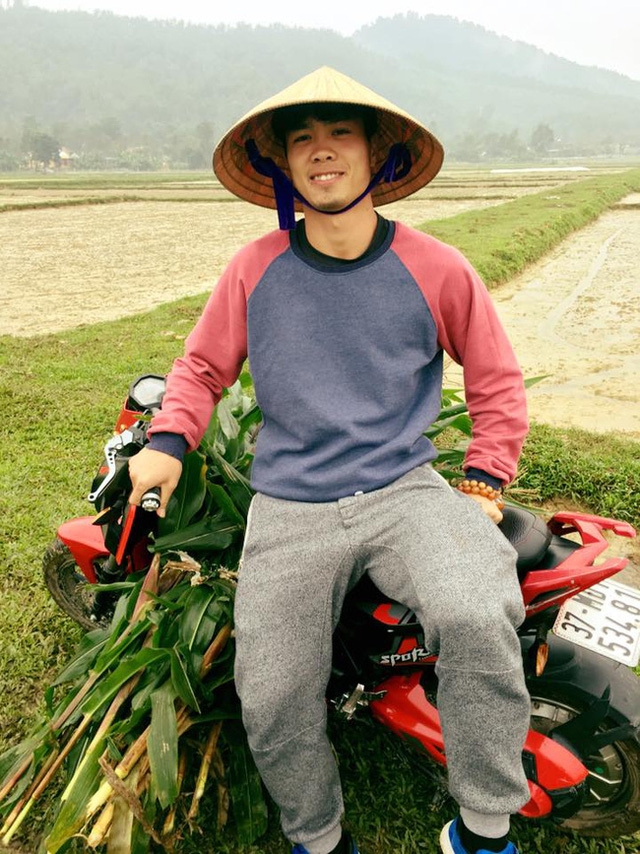  Công Phượng về quê ăn Tết bên gia đình 