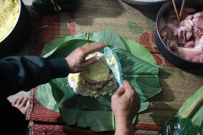 ngay cuoi nam tai nha nguoi phu nu mot minh nuoi 14 dua con o hn - 11