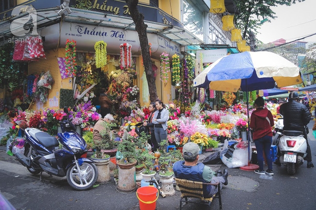 Những khoảnh khắc ngọt ngào ấm áp trong ngày cuối cùng của năm trước lúc giao thừa - Ảnh 1. Những khoảnh khắc ngọt ngào ấm áp trong ngày cuối cùng của năm trước lúc giao thừa - Ảnh 1.