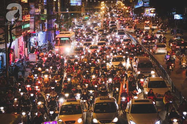 Những khoảnh khắc ngọt ngào ấm áp trong ngày cuối cùng của năm trước lúc giao thừa - Ảnh 4. Những khoảnh khắc ngọt ngào ấm áp trong ngày cuối cùng của năm trước lúc giao thừa - Ảnh 4.