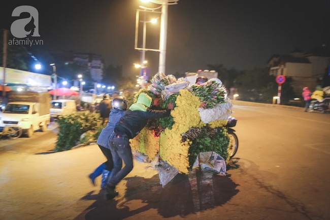 Những khoảnh khắc ngọt ngào ấm áp trong ngày cuối cùng của năm trước lúc giao thừa - Ảnh 16. Những khoảnh khắc ngọt ngào ấm áp trong ngày cuối cùng của năm trước lúc giao thừa - Ảnh 16.