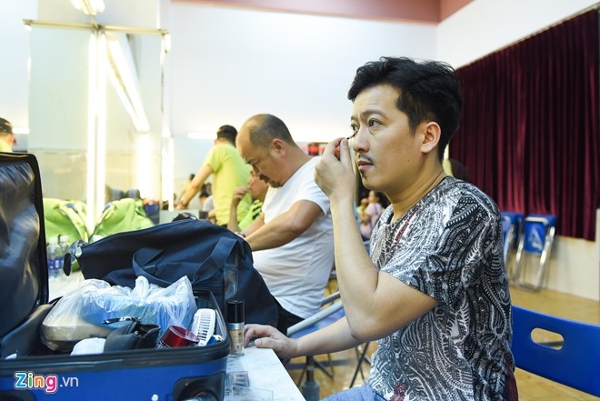 Truong Giang tat bat dien kich trong dem mung 1 Tet hinh anh 4