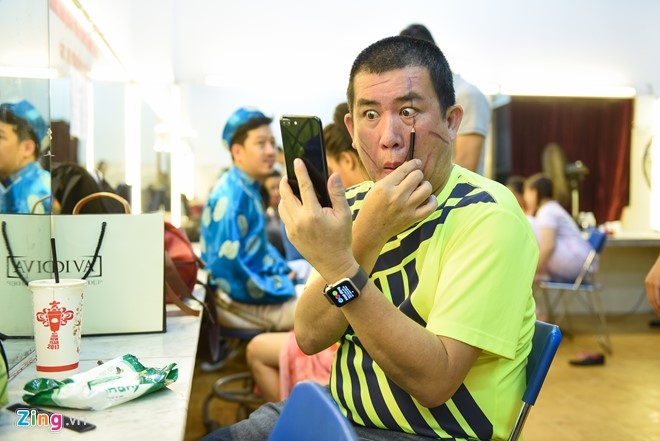 Truong Giang tat bat dien kich trong dem mung 1 Tet hinh anh 8