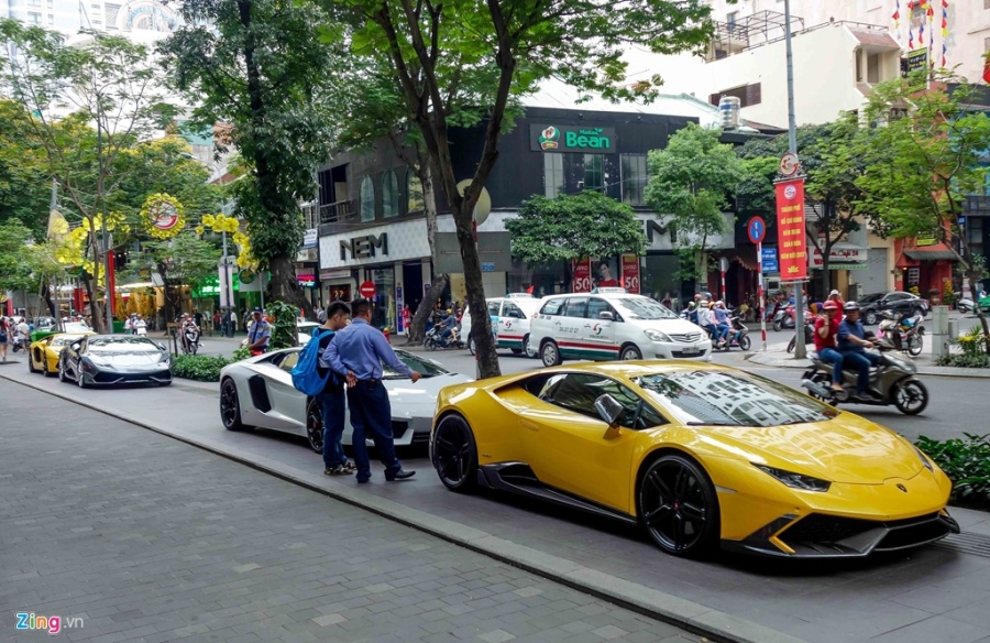 Cuong Do La va cac dai gia Sai Gon choi Tet bang Lamborghini hinh anh 2