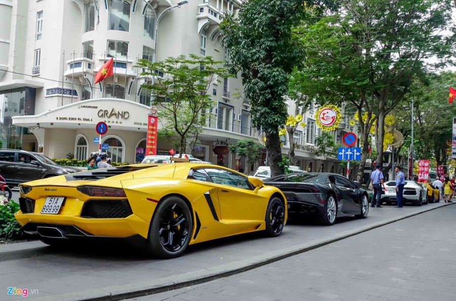 Cuong Do La va cac dai gia Sai Gon choi Tet bang Lamborghini hinh anh 3