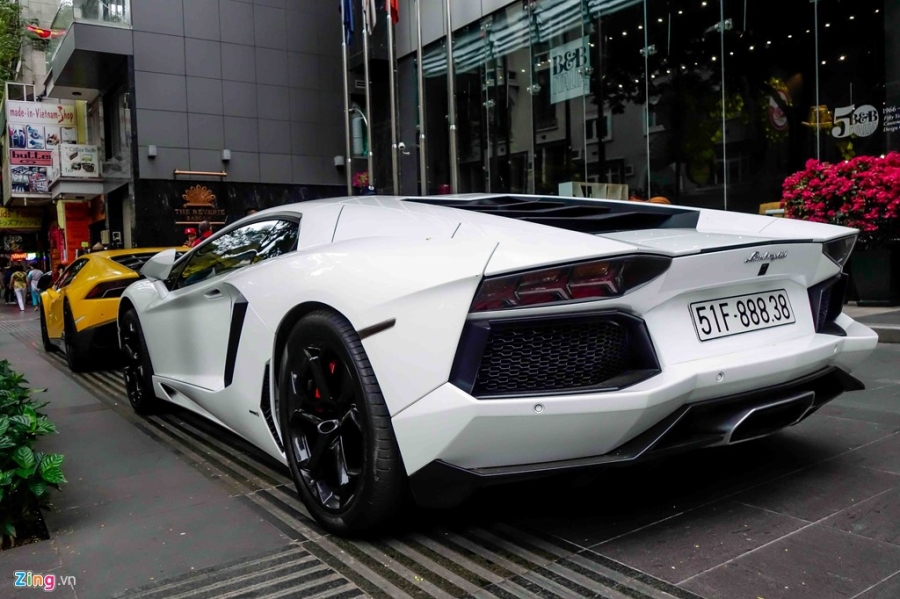 Cuong Do La va cac dai gia Sai Gon choi Tet bang Lamborghini hinh anh 7