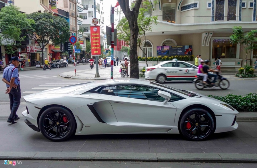 Cuong Do La va cac dai gia Sai Gon choi Tet bang Lamborghini hinh anh 8