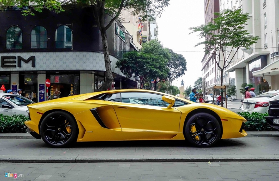 Cuong Do La va cac dai gia Sai Gon choi Tet bang Lamborghini hinh anh 9