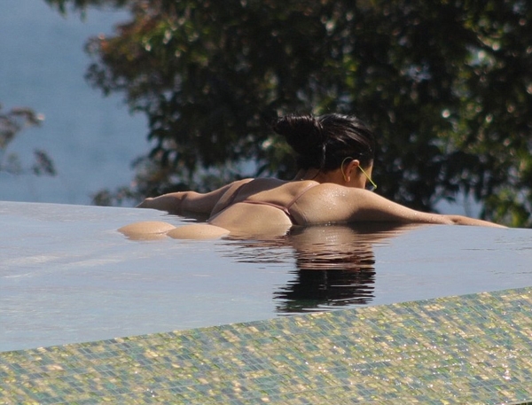 kim-mac-bikini-nho-xiu-khoe-duong-cong-hut-mat-5