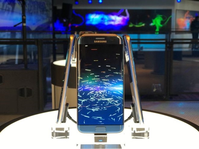 Vi sao Samsung van kien quyet tung Galaxy Note 8? hinh anh 2