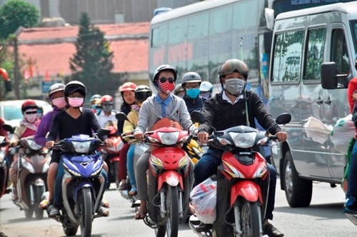 Dân miền Tây ùn ùn trở lại Sài Gòn sau Tết ảnh 1