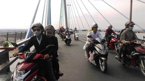 Dân miền Tây ùn ùn trở lại Sài Gòn sau Tết ảnh 5