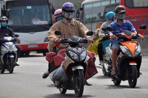 Dân miền Tây ùn ùn trở lại Sài Gòn sau Tết ảnh 7