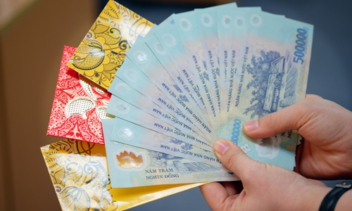 kiem-tien-trieu-li-xi-ngay-dau-di-lam