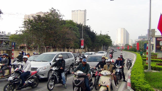  Người điều khiển phương tiện vẫn vô tư lấn làn xe buýt nhanh. 