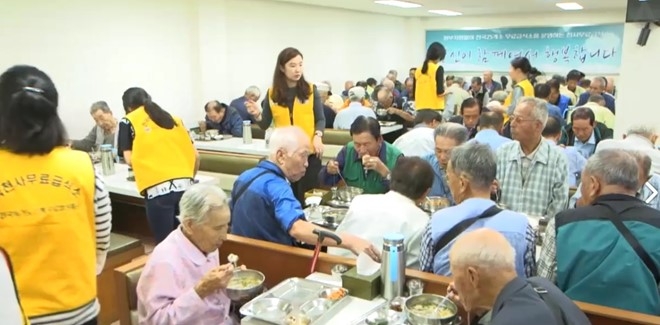 Ngheo tuoi gia: Bi kich 'gai mai dam cao tuoi' o Han Quoc hinh anh 3