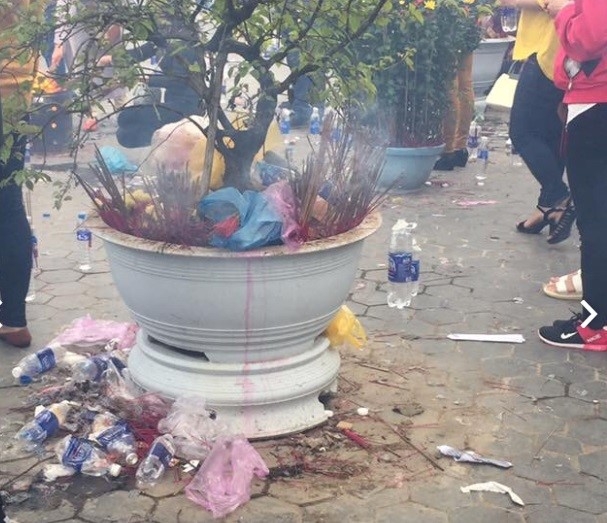 Nhung hinh anh xau xi dip Tet bi dan mang len an hinh anh 9
