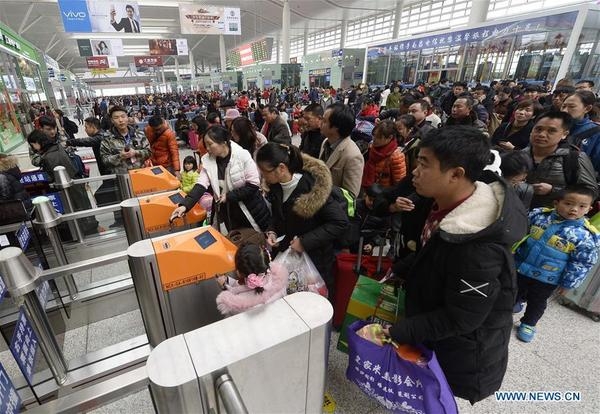 Sau Tết, dân TQ nườm nượp đổ về các thành phố lớn