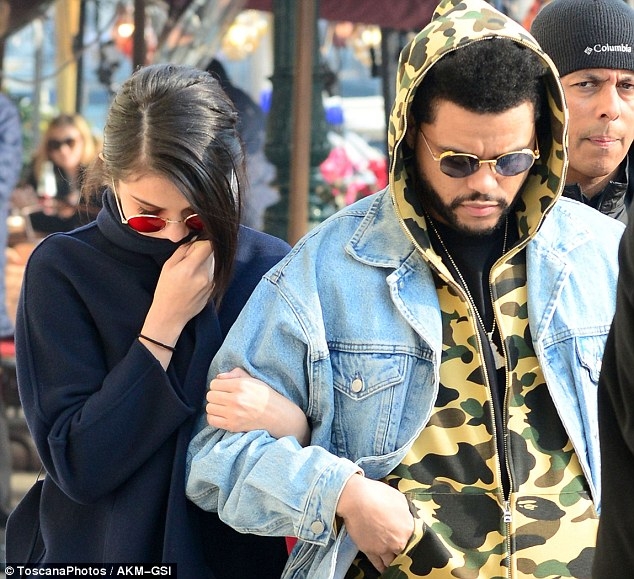 Selena Gomez và bạn trai mới vung hơn 5,5 tỷ đồng cho chuyến du lịch Ý  - Ảnh 2.