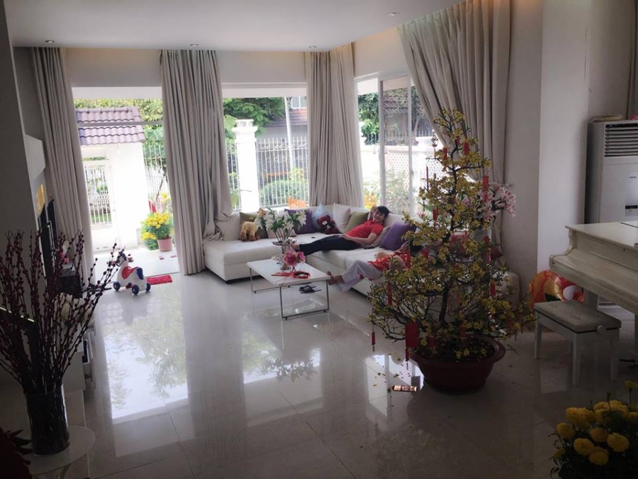 thuy tien, cong vinh don tet vien man trong biet thu trieu do hinh anh 2