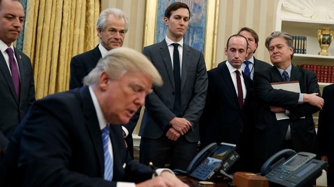 Co van 31 tuoi dung sau lenh cam nhap cu cua Trump hinh anh 2