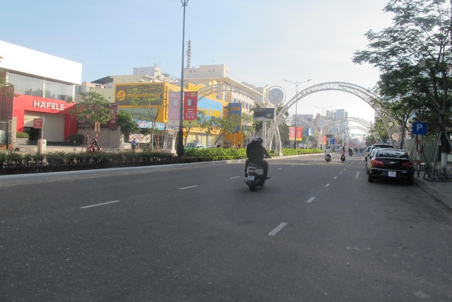 Đường phố Đà Nẵng bình yên sáng mùng một Tết 