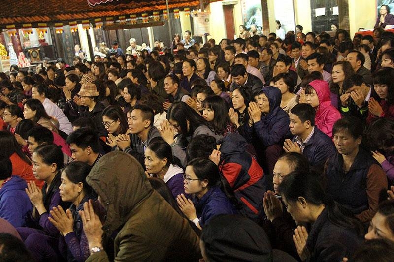 Hàng nghìn người đổ về chùa Phúc Khánh dâng sao giải hạn