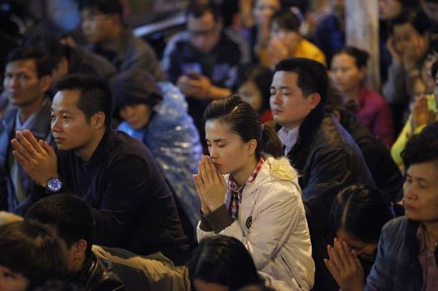 Hàng nghìn người đổ về chùa Phúc Khánh dâng sao giải hạn