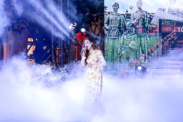 ho-quynh-huong-duoc-bo-cho-di-hat-6