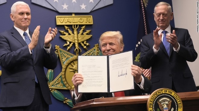 Toa an chan dung lenh cam nhap cu cua Trump tren ca nuoc hinh anh 1
