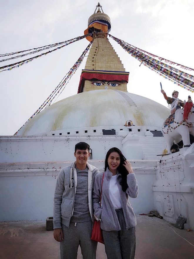 Cong Vinh, Thuy Tien 'than ai nay lo' khi hanh huong o Nepal hinh anh 2