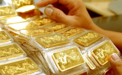 Nhiều người tin rằng, xuất tiền mua vàng đầu năm sẽ đem lại nhiều may mắn, tài lộc trong năm mới
