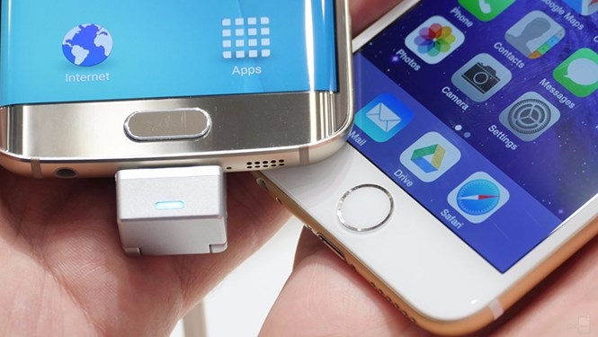 Galaxy S8 và iPhone 8 sẽ là những smartphone đáng chú ý nhất trong năm nay  /// Ảnh: AFP