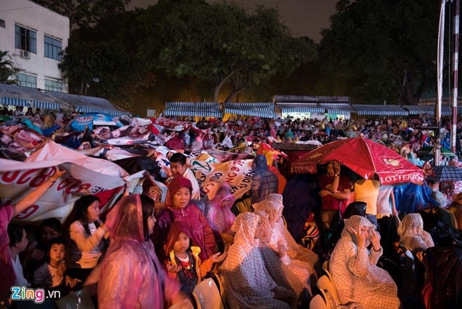 4.000 khan gia doi mua xem show Tran Thanh, Truong Giang hinh anh 2