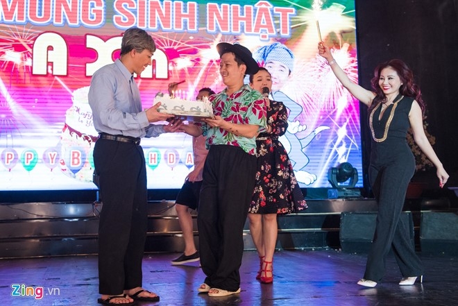 4.000 khan gia doi mua xem show Tran Thanh, Truong Giang hinh anh 11