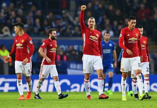 Ibra lap 2 ky luc lien tiep sau tran thang Leicester hinh anh 2