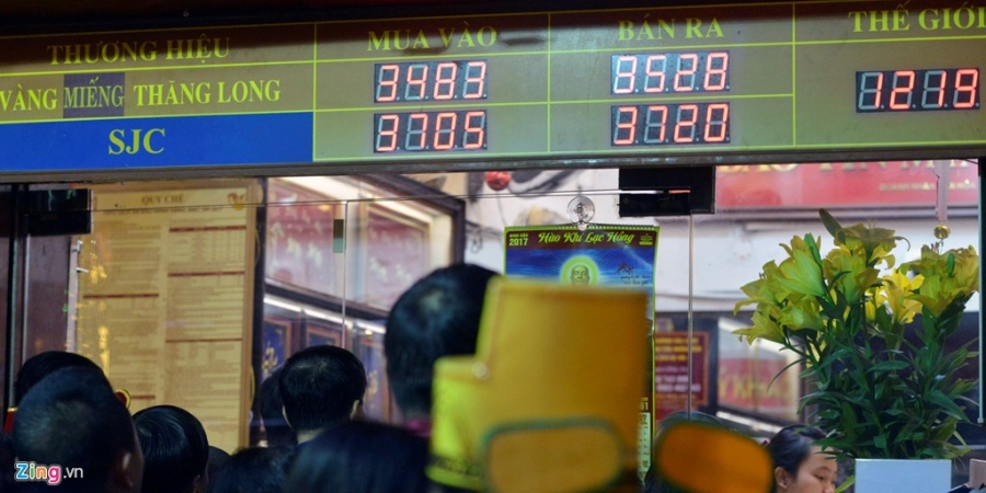 Nguoi Ha Noi xep hang tu 4h30 mua vang ngay than tai hinh anh 11