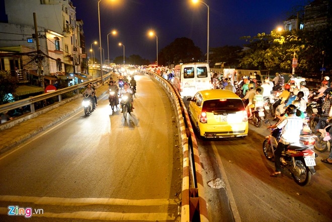 Sai Gon ket xe keo dai khi sua cau Nhi Thien Duong hinh anh 6