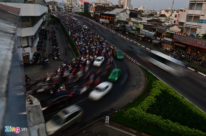 Sai Gon ket xe keo dai khi sua cau Nhi Thien Duong hinh anh 8