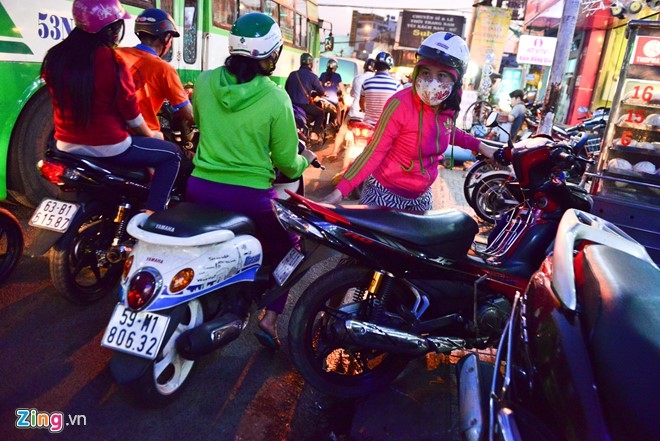 Sai Gon ket xe keo dai khi sua cau Nhi Thien Duong hinh anh 13