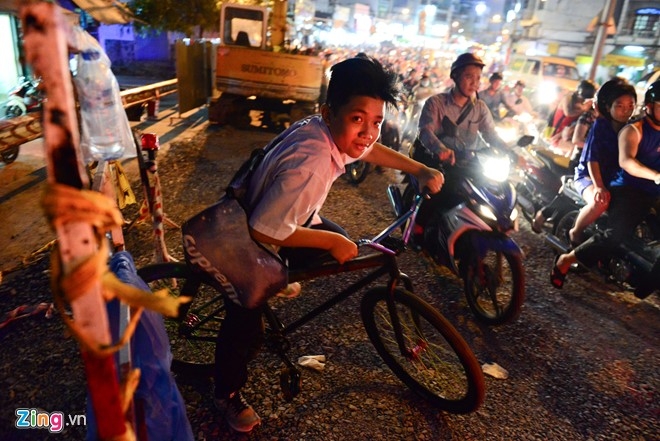 Sai Gon ket xe keo dai khi sua cau Nhi Thien Duong hinh anh 14