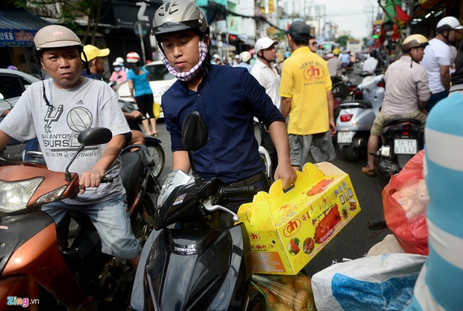 Tiem heo quay o Sai Gon ban het hon 200 con trong 3 gio hinh anh 9