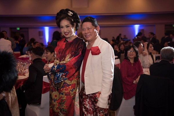 tinh-cu-ngoc-trinh-gay-soc-vi-an-mac-loe-loet-2