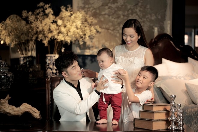 Ung Hoang Phuc, Kim Cuong lan dau khoe anh con trai hinh anh 1