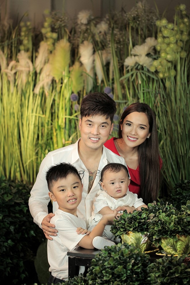 Ung Hoang Phuc, Kim Cuong lan dau khoe anh con trai hinh anh 2