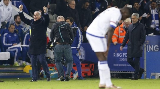 bi kich mourinho dang van vao ranieri khon kho hinh anh 2
