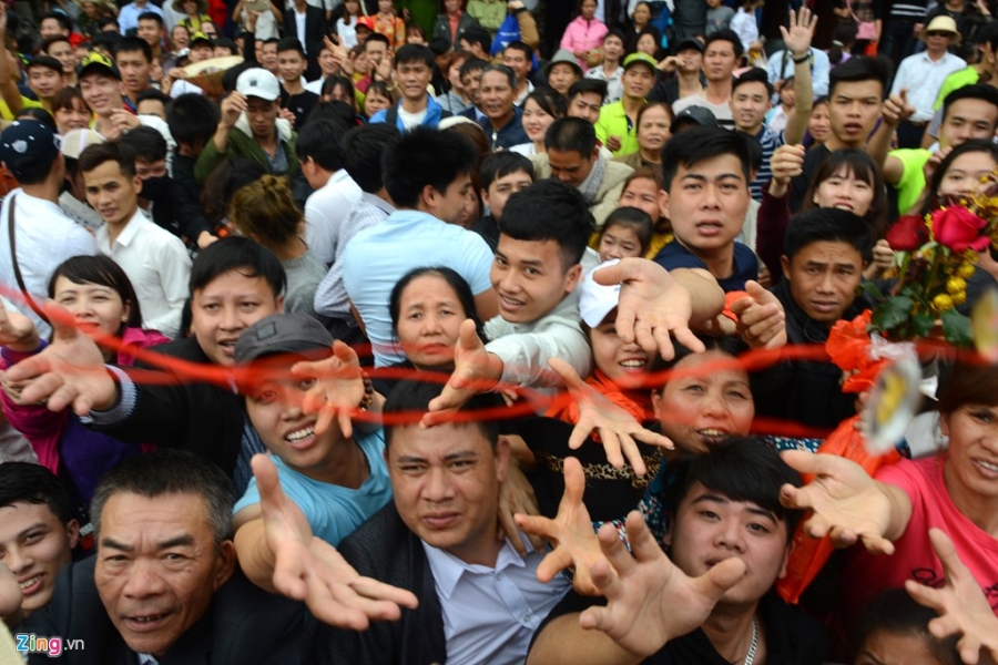 Nhung hinh anh phan cam tai mua le hoi dau nam hinh anh 1