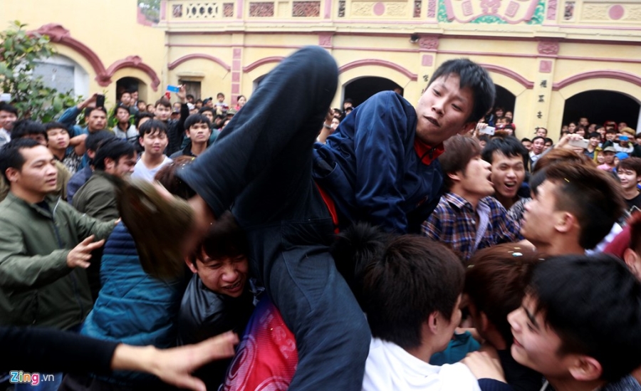 Nhung hinh anh phan cam tai mua le hoi dau nam hinh anh 5